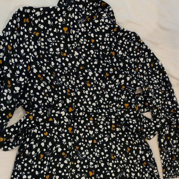 KARL LAGERFELD Dress. Button Front in Black with Floral print silk. Sz 14 - Picture 5 of 6